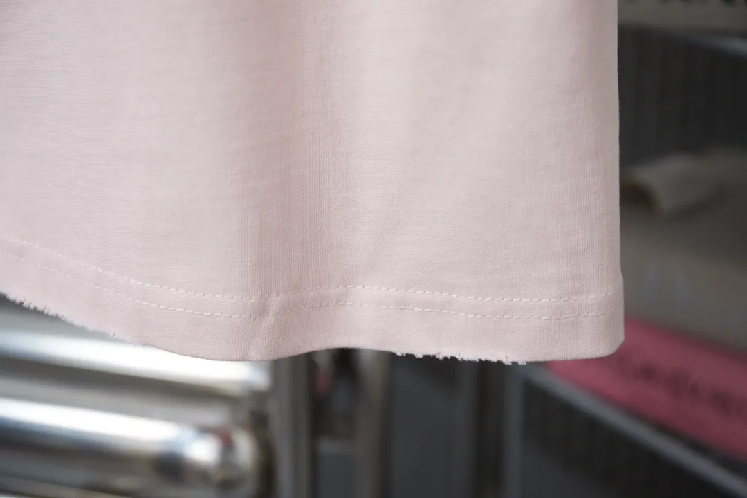 🅿️220 Ch*ome Hearte 25SS early spring new style, appliqué embroidered heart cross short sleeves, light luxury, essential item for daily commuting for men and women, correct version, welcome to compare, detailed features · 320g 100% pure cotton double yarn jersey fabric · Custom dyed in the same vat, special thickened 32 pieces double-strand 1X1 thread · Imported Tajima machine embroidery tatami embroidery ➕This cloth patch embroidery · Hand-stitched Croxin hardware accessories · Hand-made fraying of collar, cuffs and hem · Double-needle stitching across seams · Original main mark, washed tag, branded moisture-proof paper packaging Color: Black/White/Pink Size: S/M/L/XL